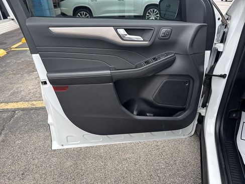 Used 2022 Ford Escape SEL w/ Technology Package FWD image 11