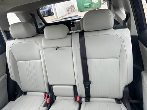 Used 2022 Volkswagen Tiguan SE w/ Panoramic Sunroof Package FWD image 21