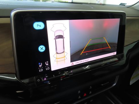 New 2025 Volkswagen Atlas SE image 19