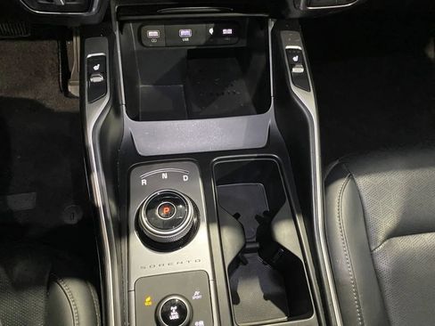 Used 2024 Kia Sorento EX w/ Panoramic Sunroof Package image 16
