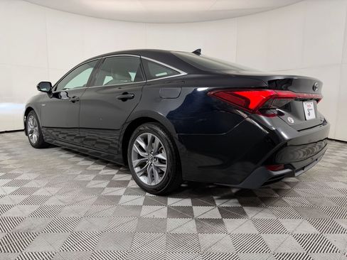Used 2020 Toyota Avalon XLE w/ Moonroof Package image 3