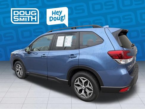 Used 2020 Subaru Forester Premium AWD/4WD image 3