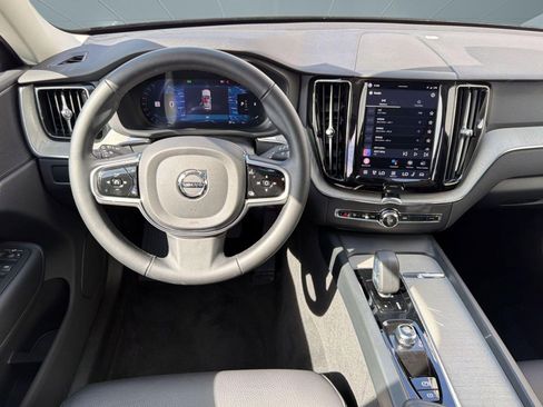 Used 2025 Volvo XC60 B5 Plus image 27