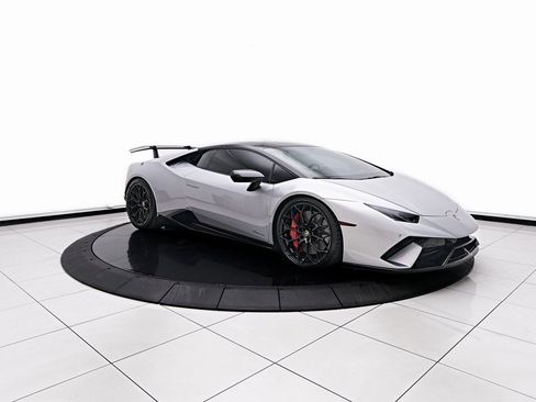 Used 2018 Lamborghini Huracan Performante image 18