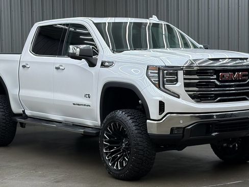 Used 2024 GMC Sierra 1500 SLT w/ SLT Premium Plus Package AWD/4WD image 7