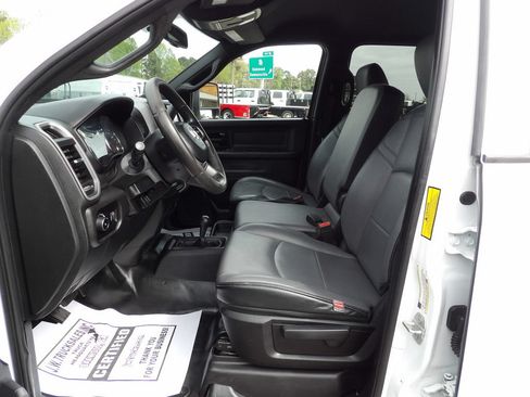 Used 2024 RAM 3500 Tradesman w/ Chrome Appearance Group AWD/4WD image 17