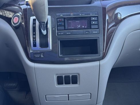 Used 2015 Nissan Quest S image 10