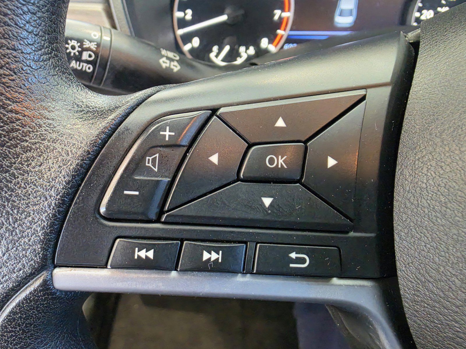 Used 2024 Nissan Altima 2.5 SV FWD image 15