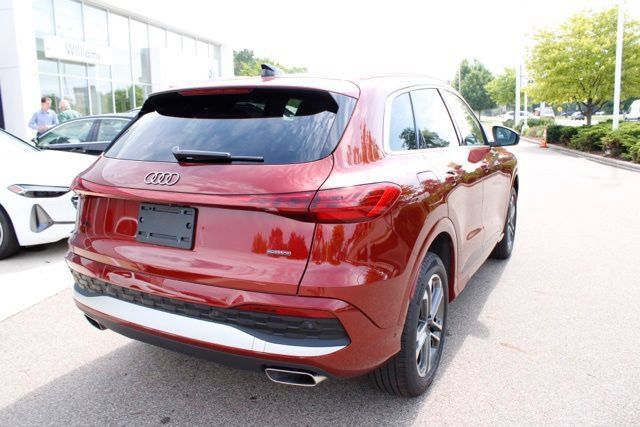 Used 2025 Audi Q5 Premium w/ Premium Plus AWD/4WD image 3