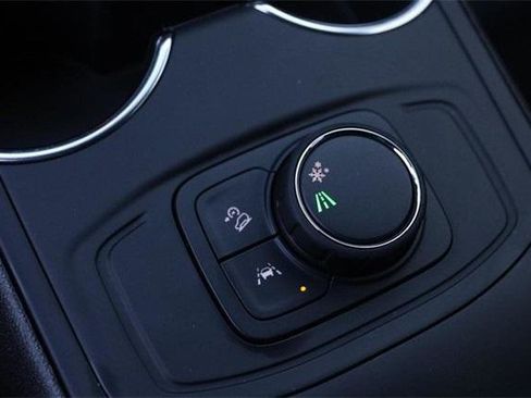 Used 2024 GMC Terrain SLE image 18