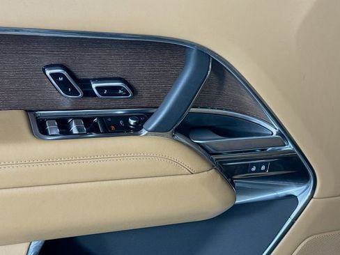 Used 2025 Land Rover Range Rover Long Wheelbase SE image 20