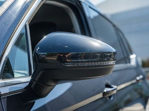 Used 2018 Volkswagen Tiguan SE image 13