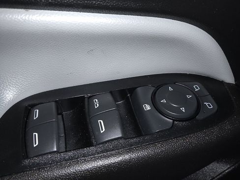 Used 2019 Chevrolet Equinox LS image 27