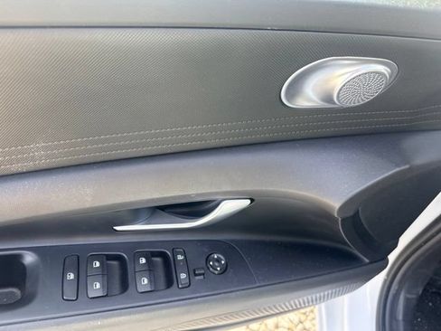Certified 2024 Hyundai Elantra SE FWD image 12