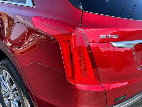 Used 2018 Cadillac XT5 Premium Luxury w/ Driver Assist Package FWD image 30