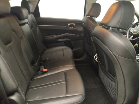 Used 2023 Kia Sorento S image 19