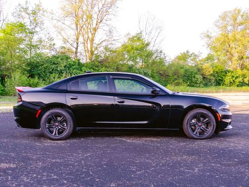 Used 2023 Dodge Charger SXT RWD image 3