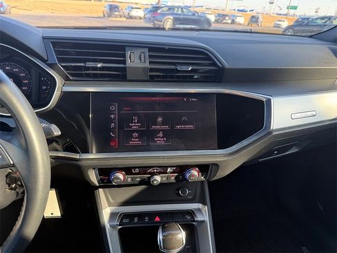 Used 2019 Audi Q3 2.0T Premium image 11