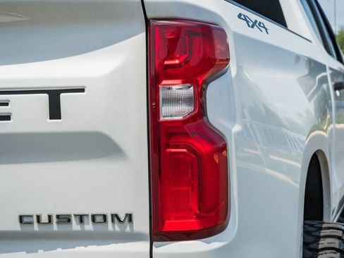 Used 2021 Chevrolet Silverado 1500 Custom w/ Custom Max Trailering Package AWD/4WD image 8