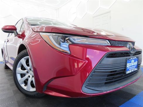 Used 2023 Toyota Corolla LE FWD image 4