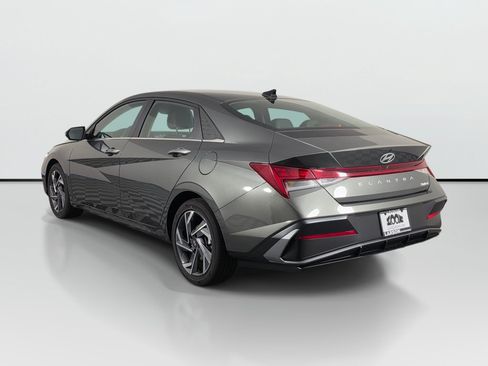 Used 2026 Hyundai Elantra Limited FWD image 3