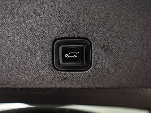 Used 2022 Cadillac XT6 Premium Luxury w/ LPO, Floor Liner Package AWD/4WD image 22