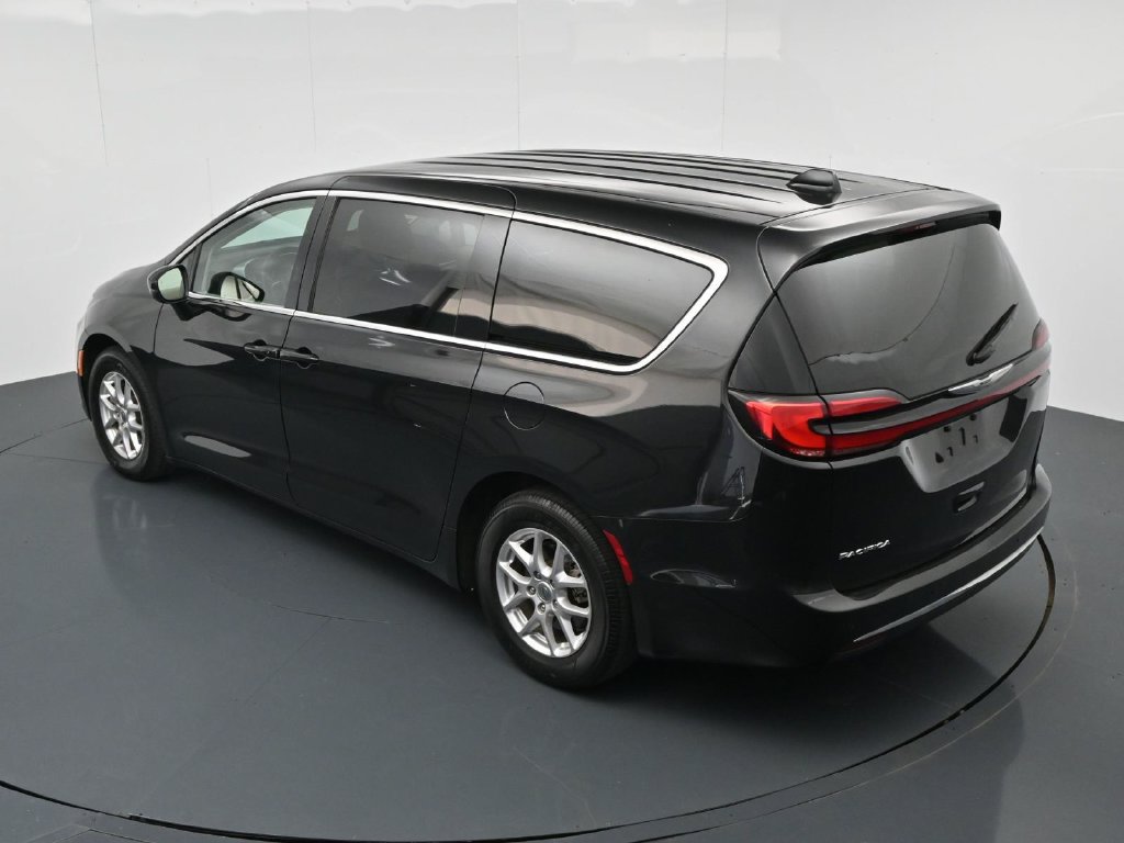 Used 2023 Chrysler Pacifica Touring-L FWD image 20