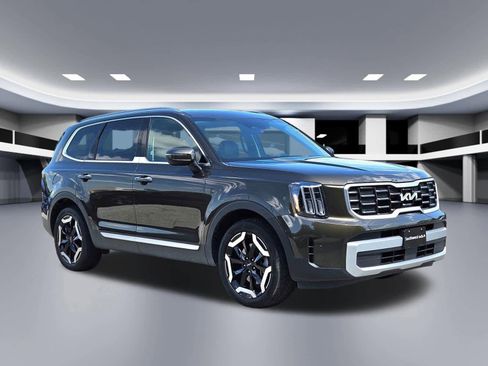Used 2025 Kia Telluride S image 8