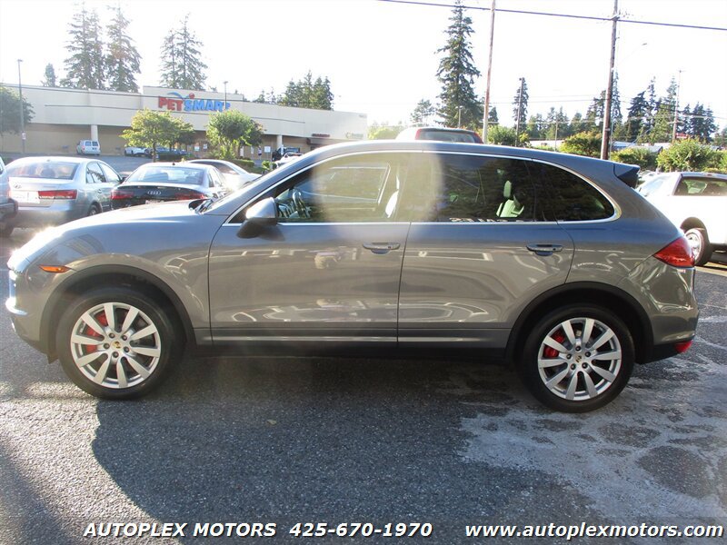Used 2011 Porsche Cayenne Turbo AWD/4WD image 4