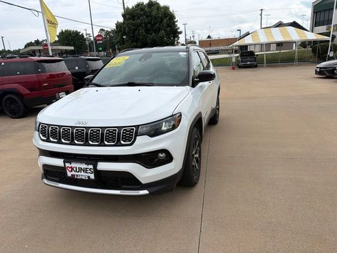 Used 2025 Jeep Compass Limited AWD/4WD image 5