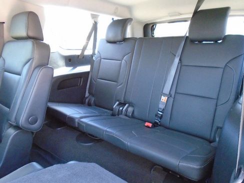 Used 2018 Chevrolet Suburban LT image 9