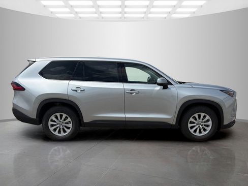 Used 2025 Toyota Grand Highlander FWD image 2