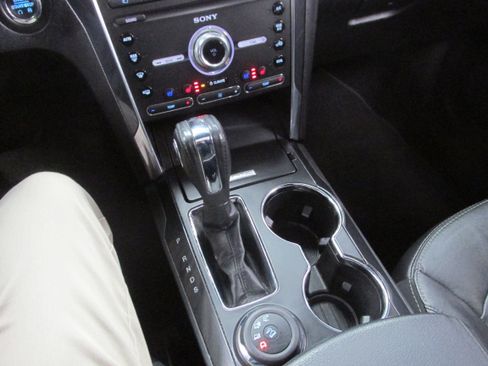 Used 2019 Ford Explorer Limited w/ Class III Trailer Tow Package image 44