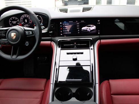 Certified 2025 Porsche Panamera 4 image 22