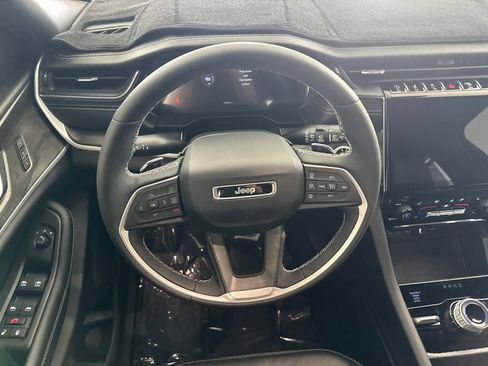 Used 2025 Jeep Grand Cherokee L Limited w/ Luxury Tech Group II AWD/4WD image 26
