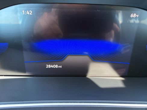 Used 2023 Volkswagen Tiguan SE image 2