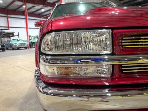 Used 2003 Chevrolet S10 Pickup LS w/ LS Preferred Equipment Group RWD image 25