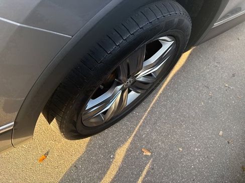 Used 2020 Volkswagen Tiguan SEL image 8