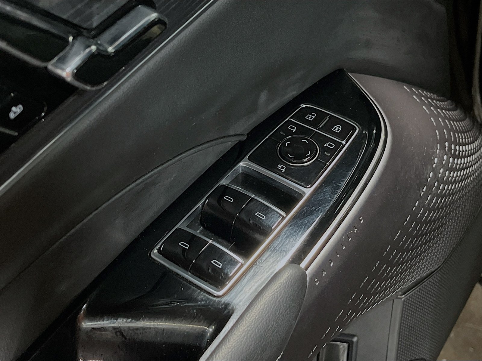 Used 2025 Cadillac Lyriq Sport AWD/4WD image 18