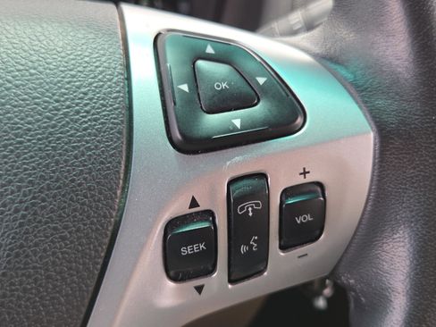 Used 2015 Ford Explorer XLT w/ Equipment Group 202B FWD image 26