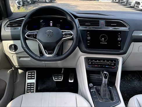 Certified 2022 Volkswagen Tiguan SE R-Line image 5