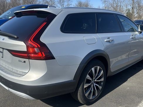 Used 2025 Volvo V90 B6 Cross Country Plus w/ Protection Package Premier image 4