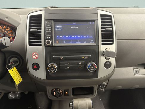Used 2019 Nissan Frontier SV image 11