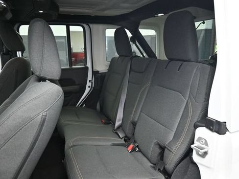 Used 2025 Jeep Wrangler Unlimited Sahara AWD/4WD image 14