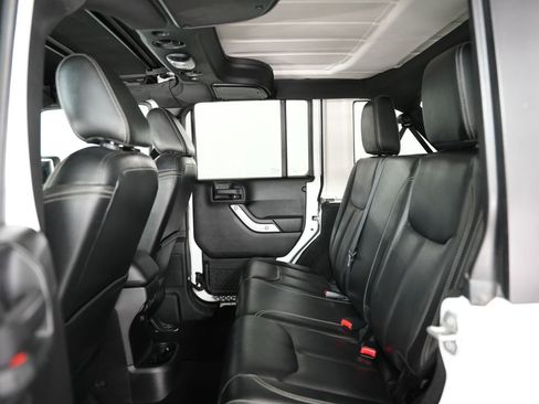 Used 2016 Jeep Wrangler Unlimited Sahara AWD/4WD image 34