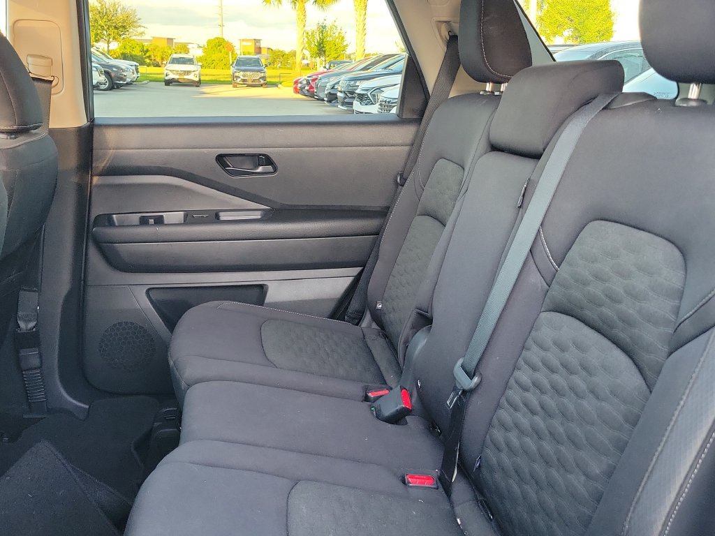 Used 2024 Nissan Pathfinder S FWD image 10