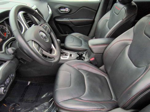 Used 2015 Jeep Cherokee Trailhawk w/ Comfort/Convenience Group image 10