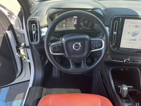 Used 2019 Volvo XC40 T5 Momentum AWD/4WD image 11