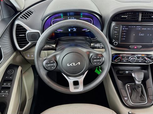 Used 2025 Kia Soul LX image 16