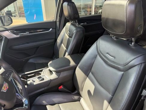 Used 2025 Cadillac XT6 Premium Luxury image 16